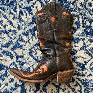 Corral ladies size 7 1/2 Gently used/appreciated.  Beautiful